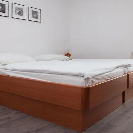 Sabotin, & Restaurant ホテル 3*