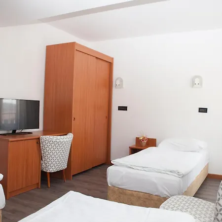 Sabotin, & Restaurant 3*