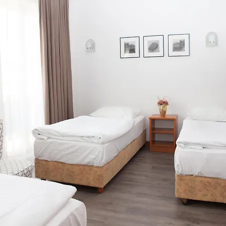 Sabotin, & Restaurant فندق 3*