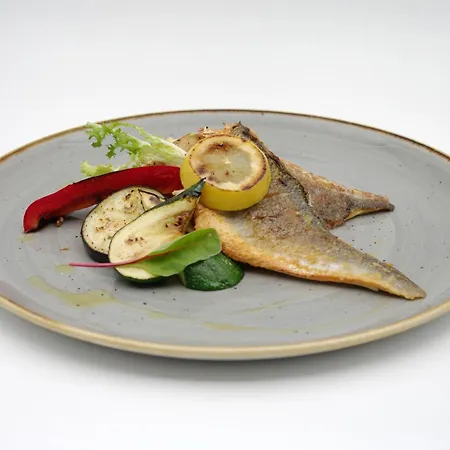 Sabotin, & Restaurant ホテル 3*