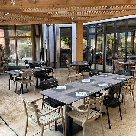 Sabotin, & Restaurant ホテル
