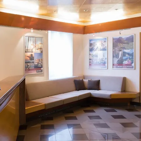 Sabotin, & Restaurant ホテル