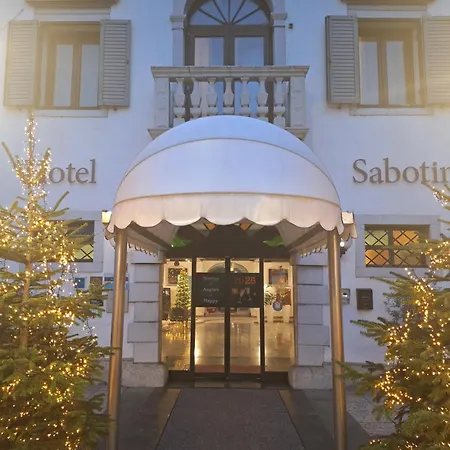 Sabotin, & Restaurant ホテル 3*