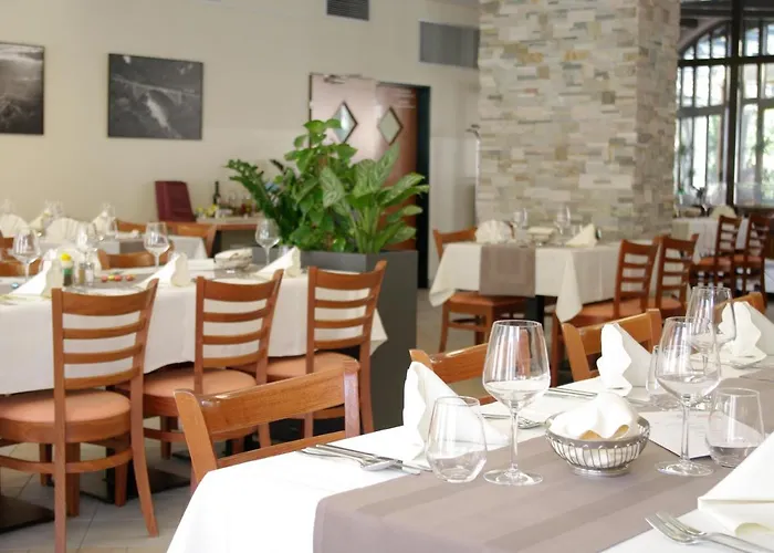 Sabotin, & Restaurant 호텔 3*